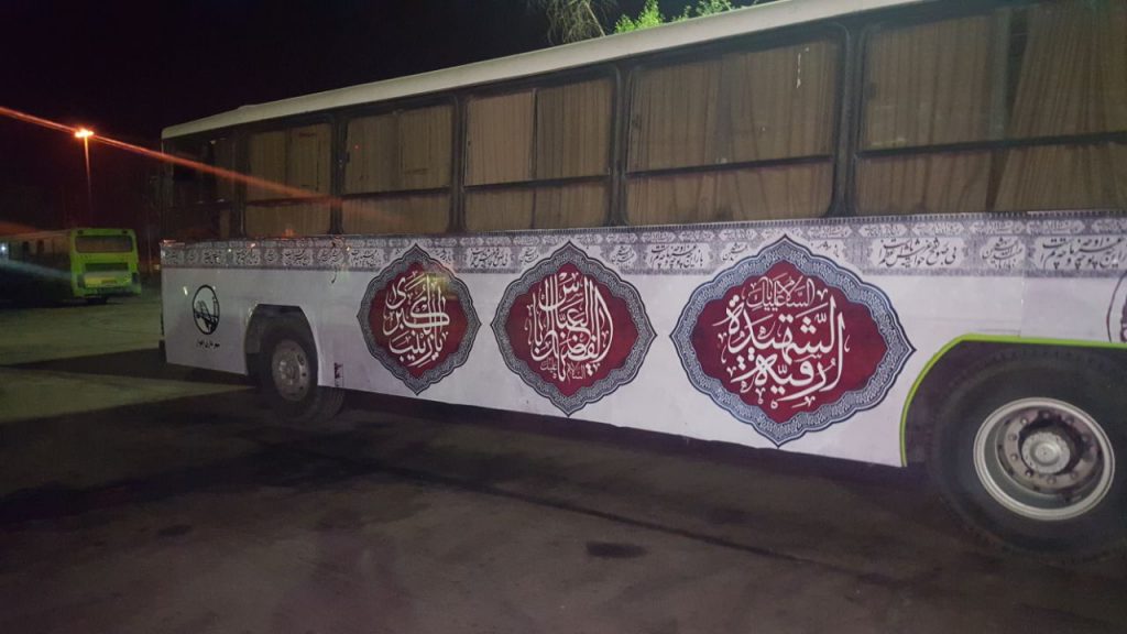 نصب استیکر بدنه اتوبوس در اهواز توسط گروه محمدی 